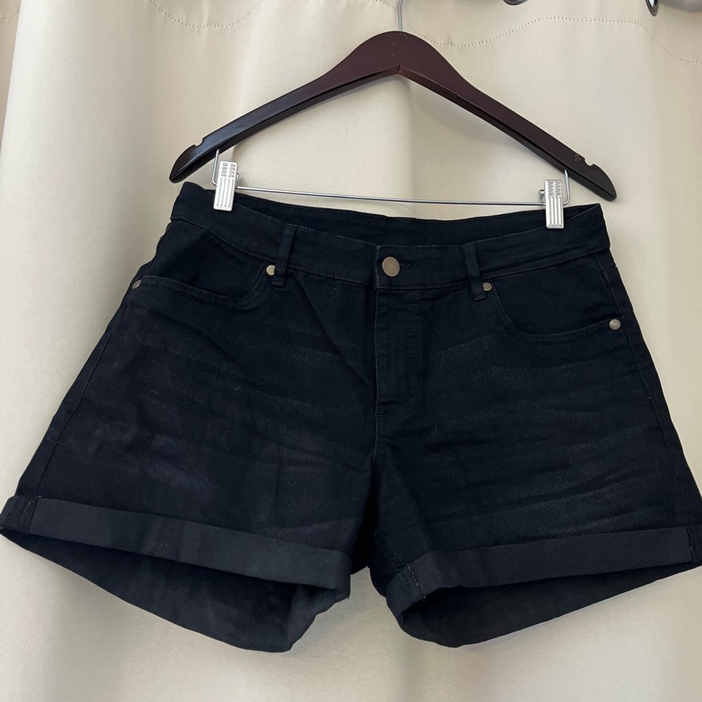 Serra Cuffed Black Denim Sorts size 12